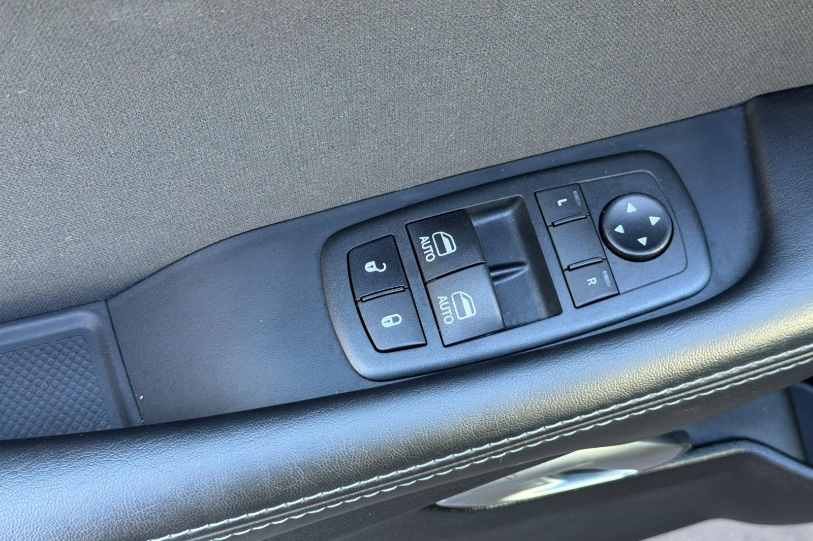 Used 2019 Dodge Challenger SXT RWD image 17