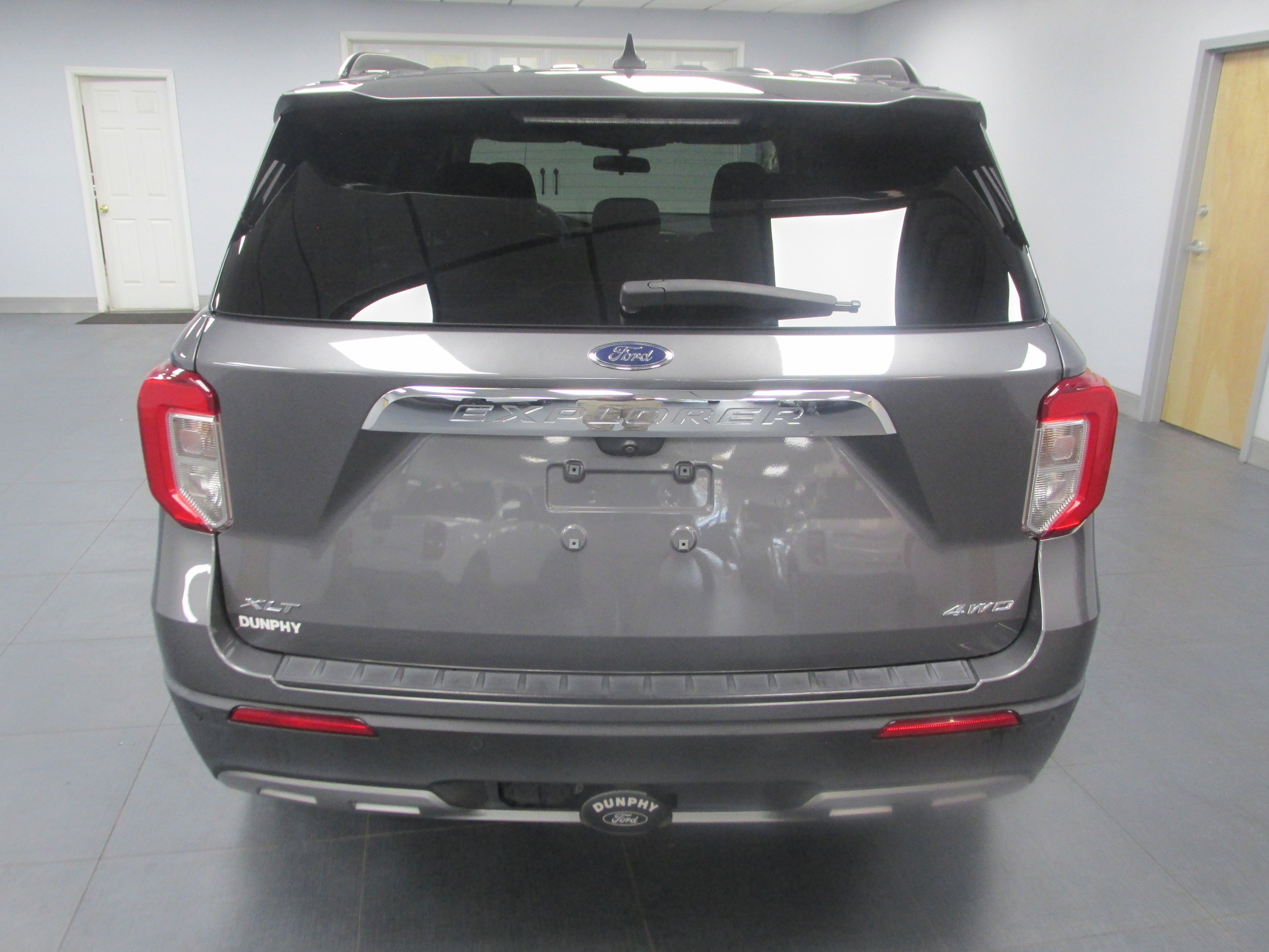 Certified 2021 Ford Explorer XLT w/ Equipment Group 202A AWD/4WD image 6