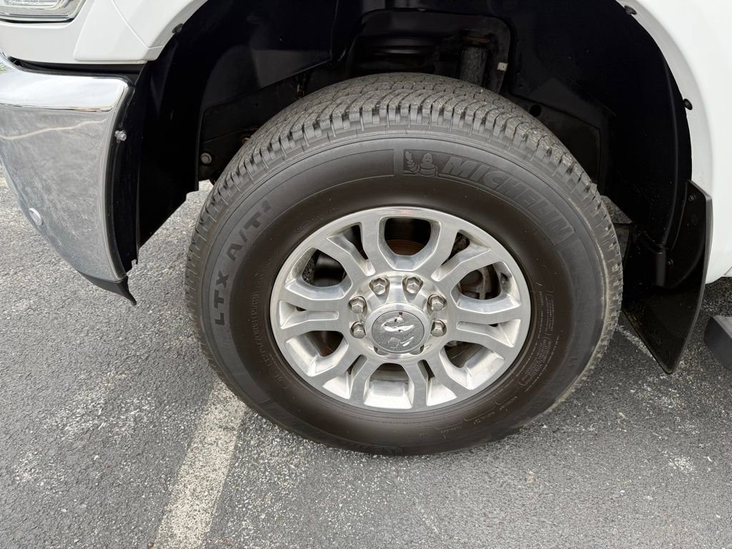 Used 2018 RAM 3500 Laramie w/ Convenience Group AWD/4WD image 9