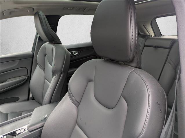 Used 2025 Volvo XC60 B5 Core image 22