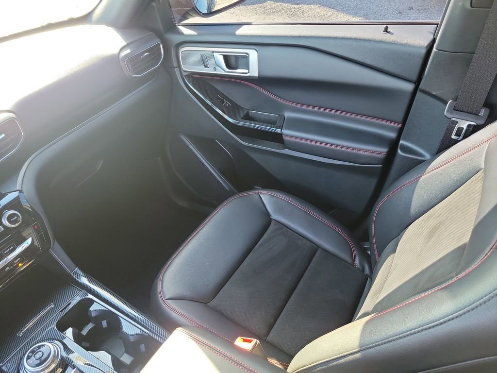 Certified 2024 Ford Explorer ST-Line w/ Class IV Trailer Tow Package image 19