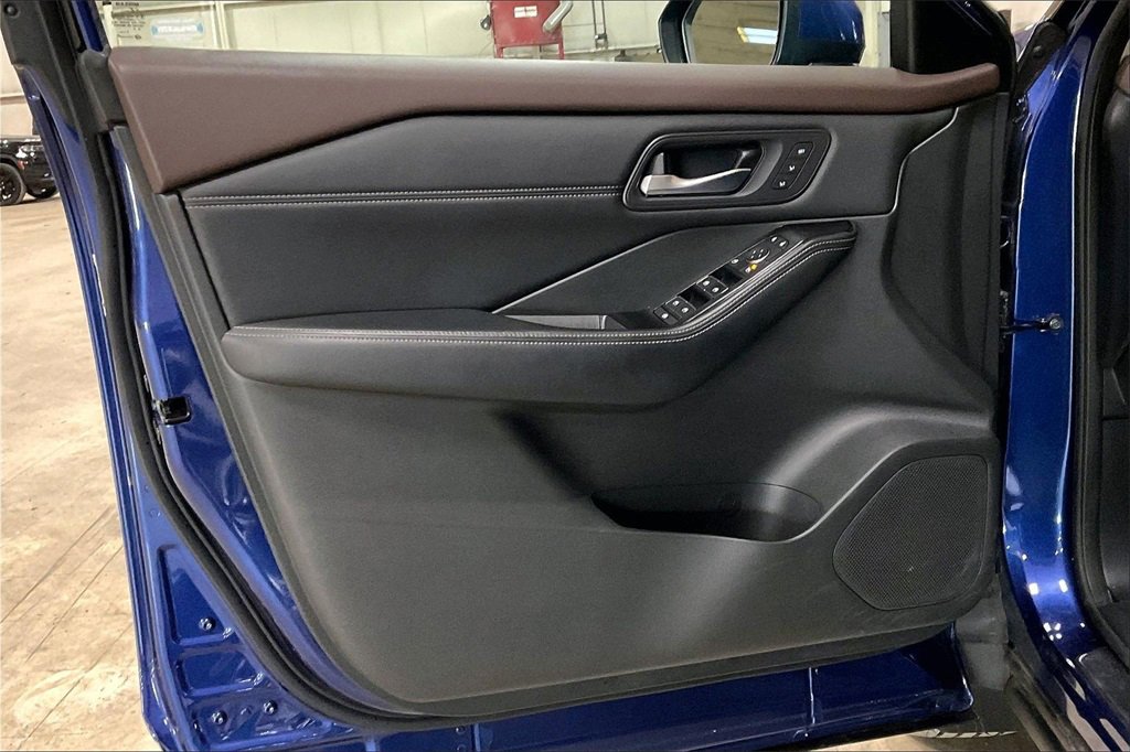 Used 2023 Nissan Rogue SL w/ SL Premium Package image 22