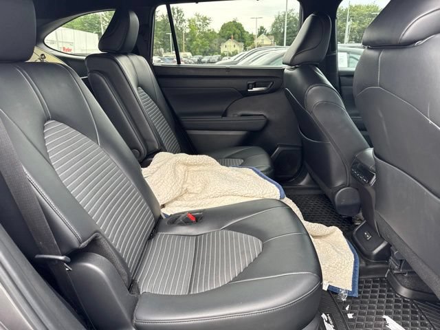 Used 2024 Toyota Highlander XSE AWD/4WD image 17