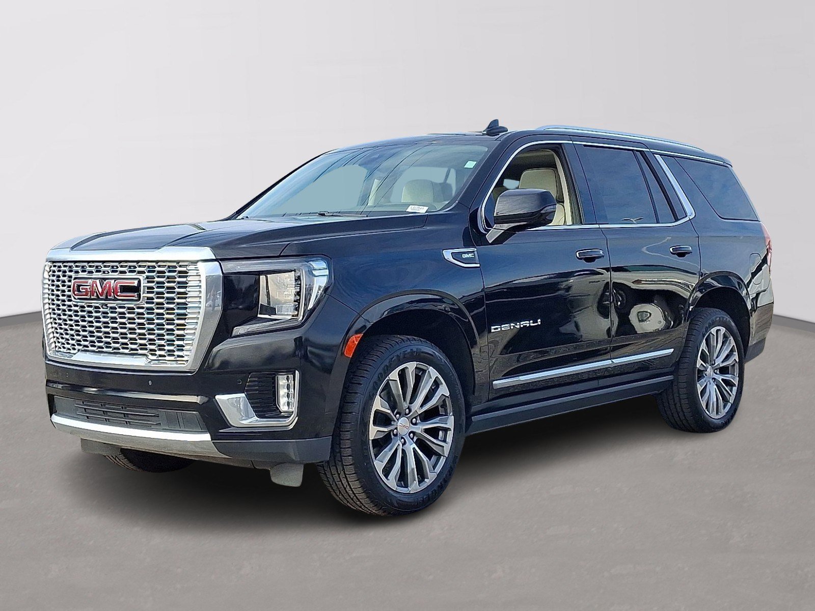 Used 2021 GMC Yukon Denali w/ Denali Premium Package image 3