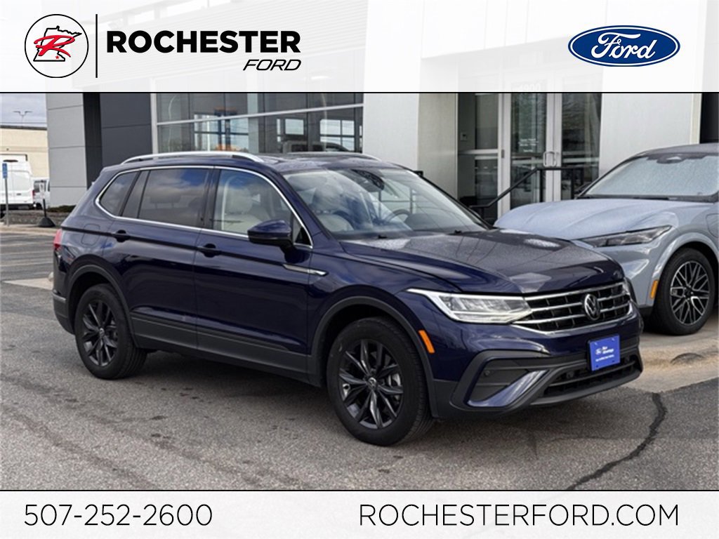 Used 2024 Volkswagen Tiguan SE w/ Panoramic Sunroof Package image 5