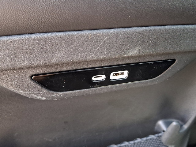 Used 2026 Chrysler Pacifica Limited FWD image 13