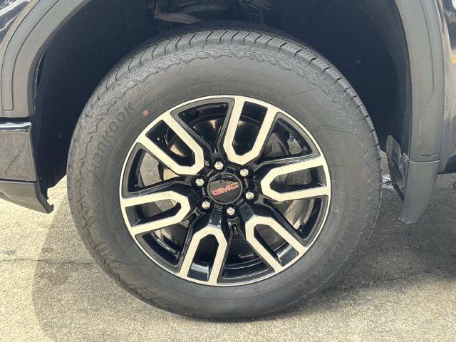 Used 2024 GMC Sierra 1500 AT4 w/ Technology Package AWD/4WD image 4