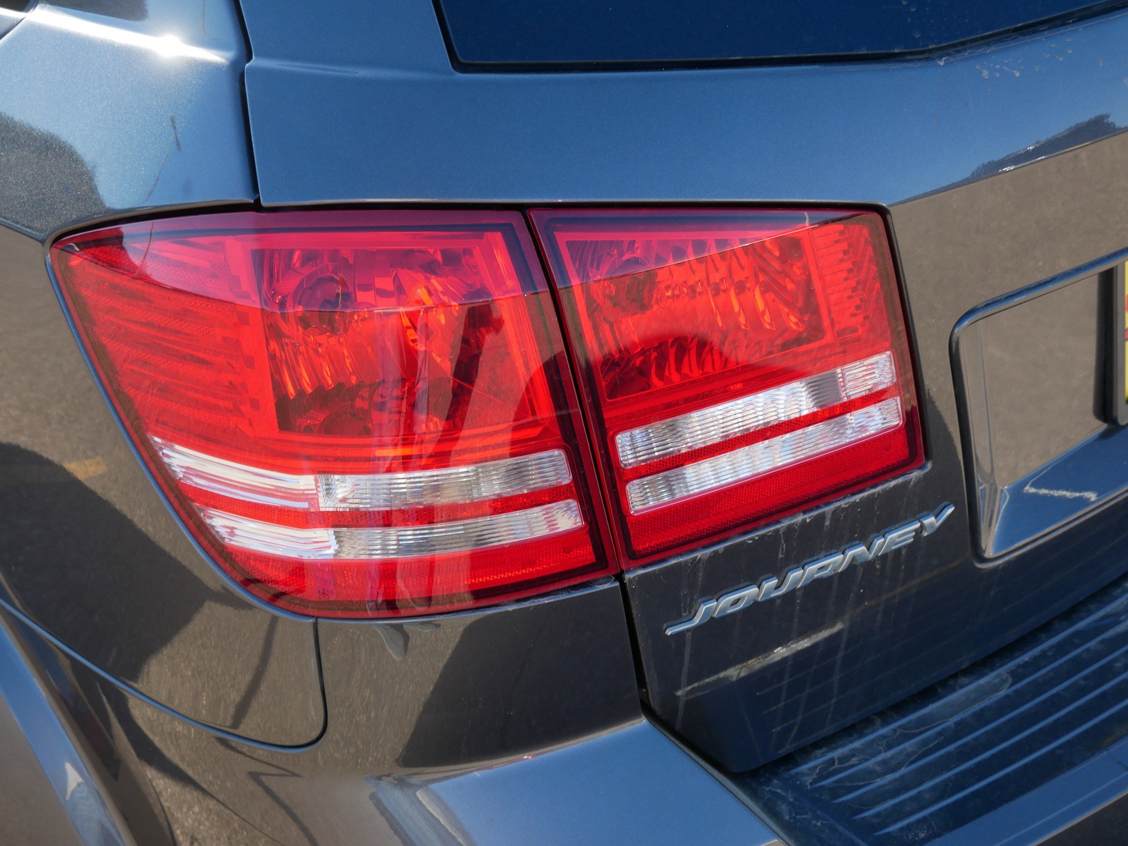 Used 2020 Dodge Journey SE w/ Blacktop Package FWD image 17