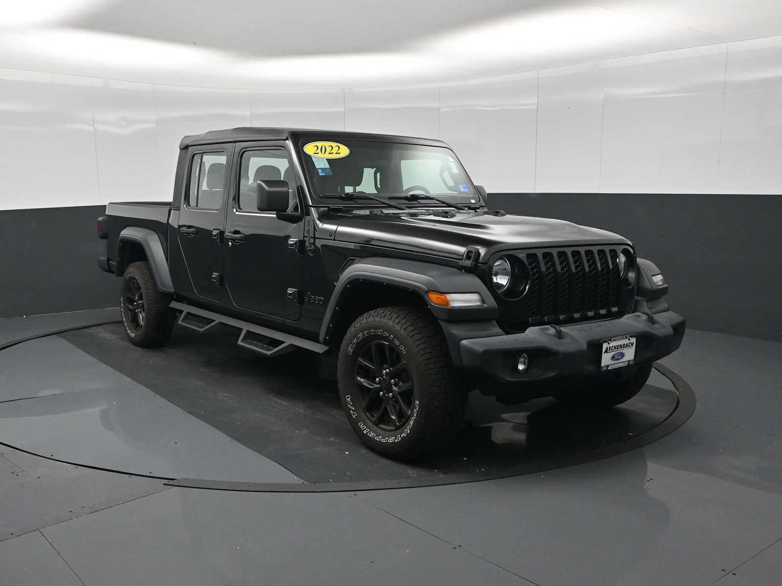Used 2022 Jeep Gladiator Sport w/ Trailer Tow Package AWD/4WD image 2