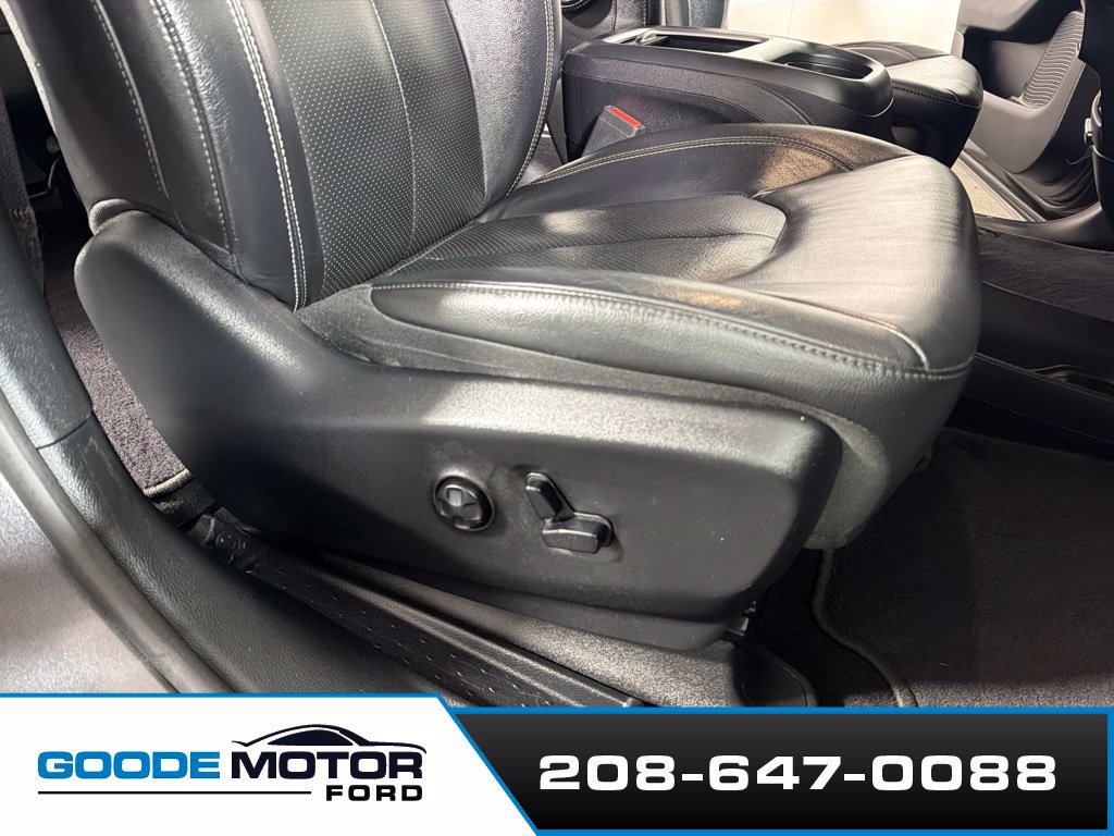 Used 2020 Chrysler Pacifica Touring-L Plus FWD image 26