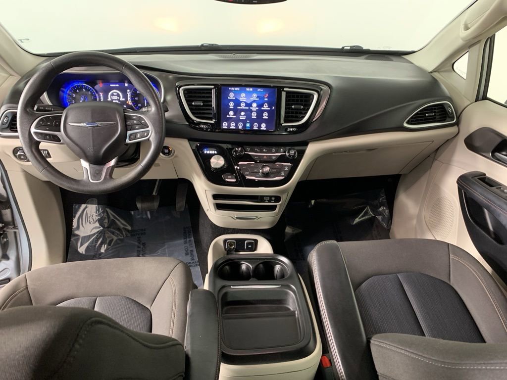 Used 2020 Chrysler Pacifica Touring w/ Advanced Safetytec Group FWD image 33