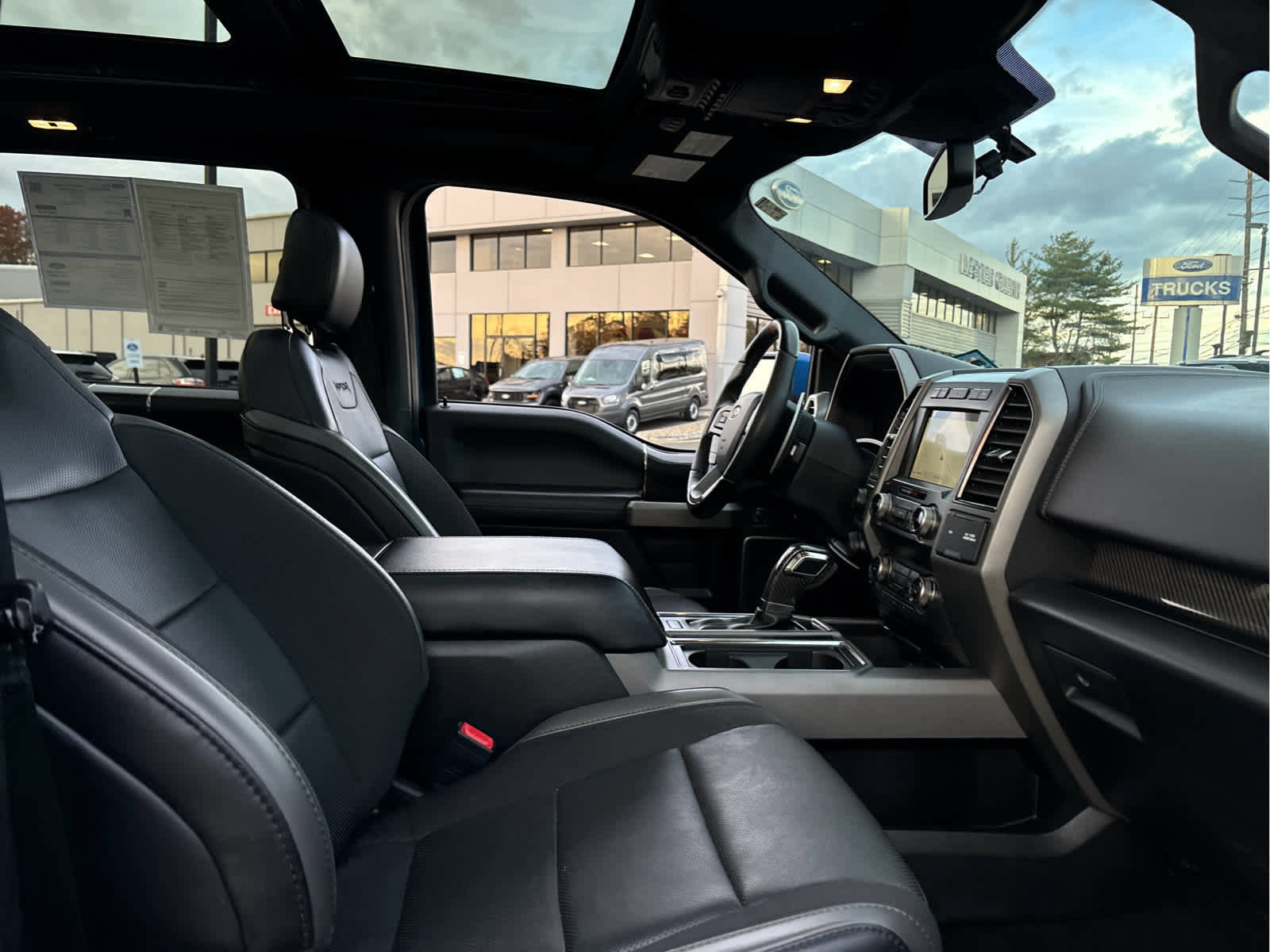 Certified 2019 Ford F150 Raptor w/ Equipment Group 802A Luxury image 32