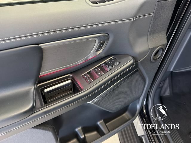 Certified 2025 Ford Expedition Platinum AWD/4WD image 15