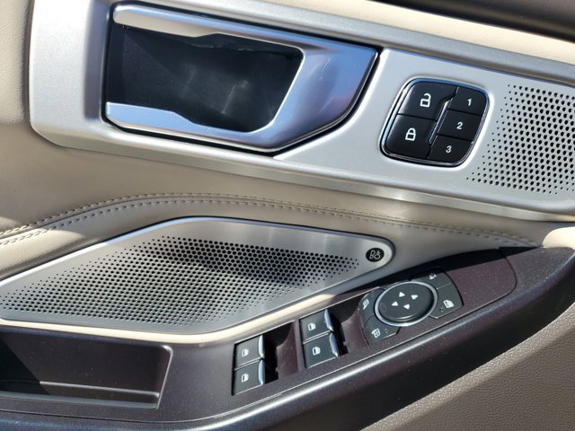 Certified 2020 Ford Explorer Platinum w/ Premium Technology Package image 27