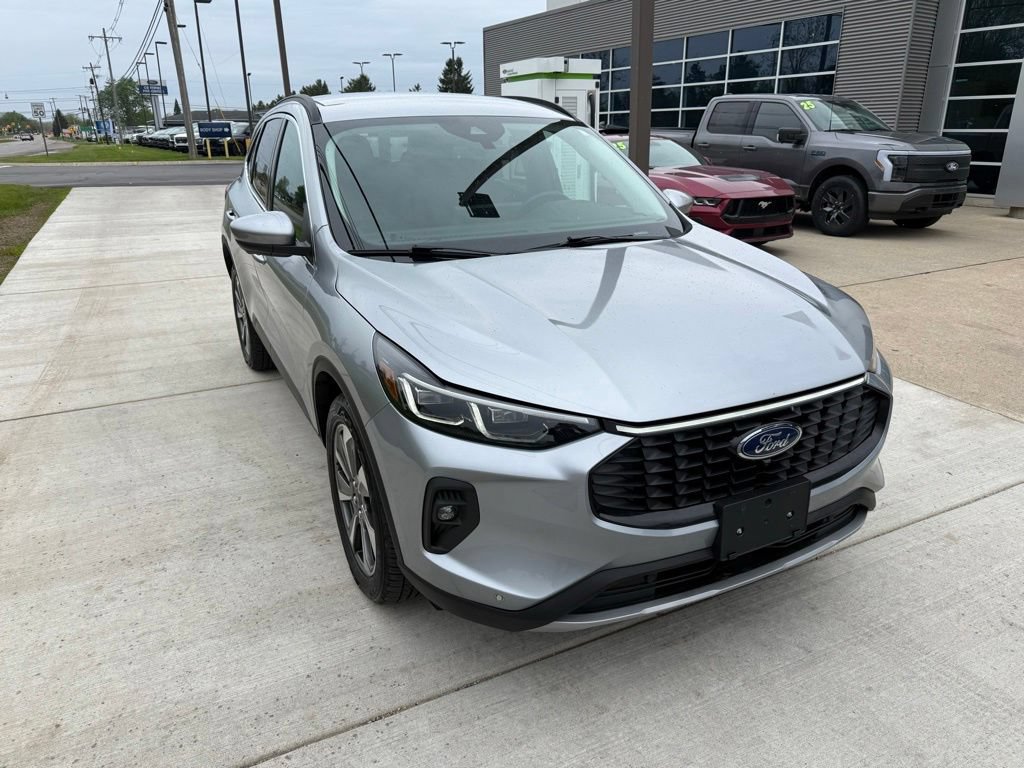 Certified 2024 Ford Escape Platinum AWD/4WD image 3