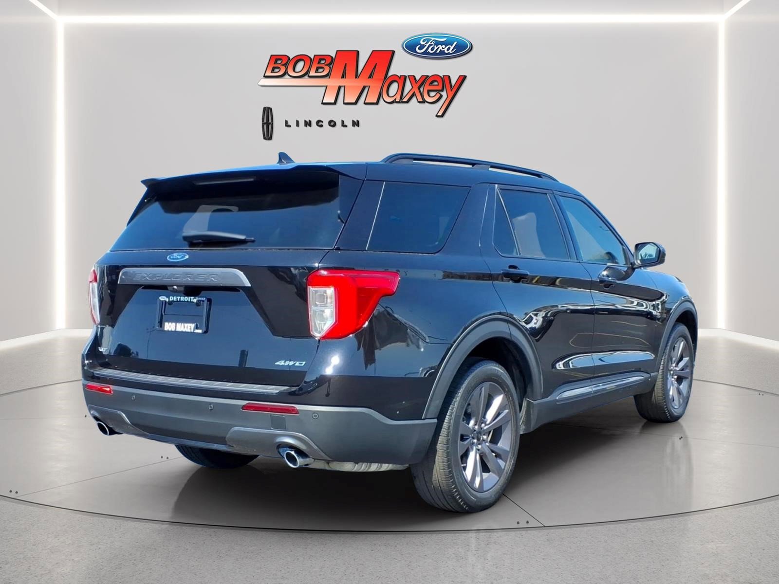 Certified 2023 Ford Explorer XLT w/ Equipment Group 202A image 5