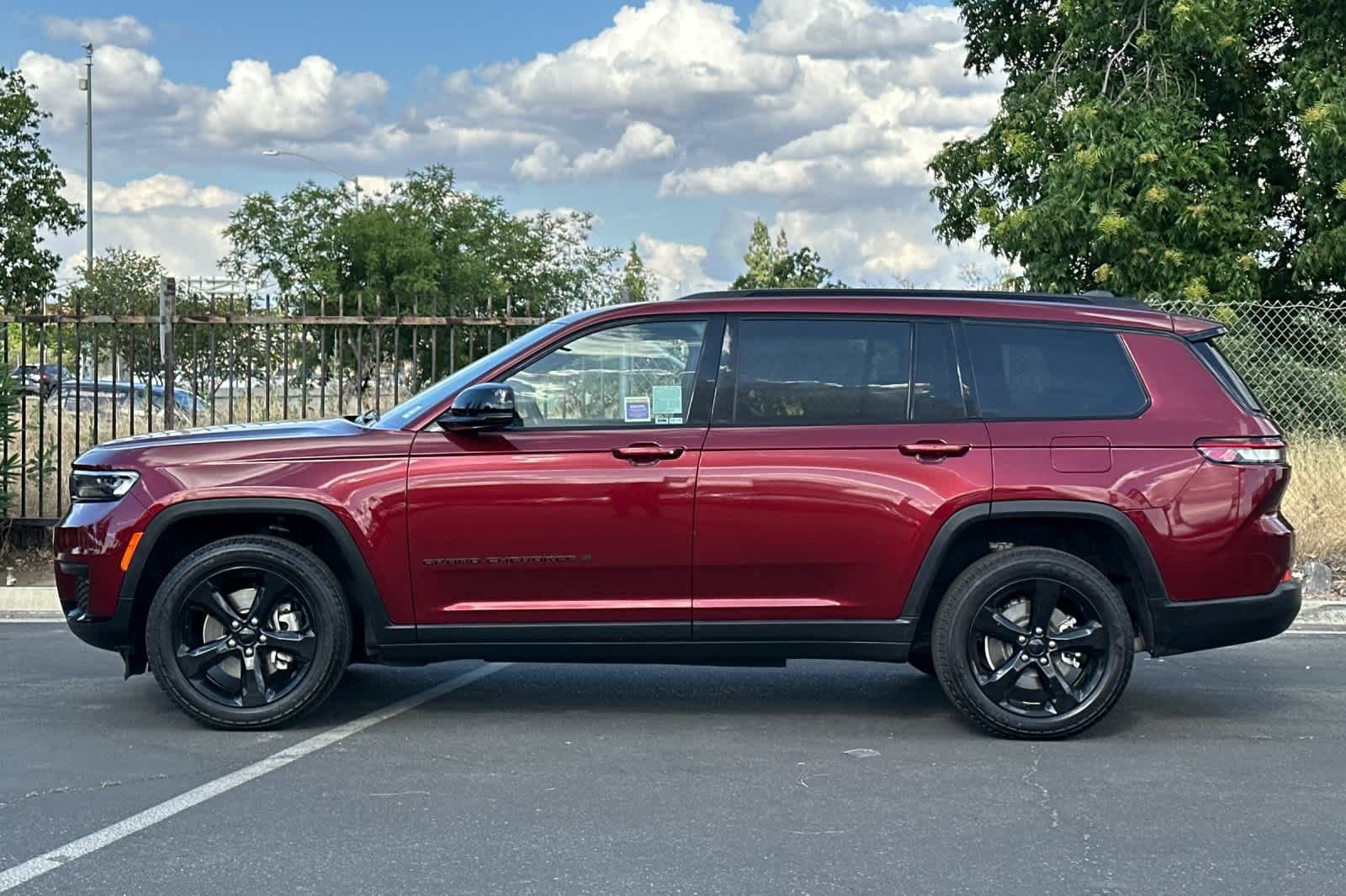 Used 2021 Jeep Grand Cherokee L Laredo RWD image 6
