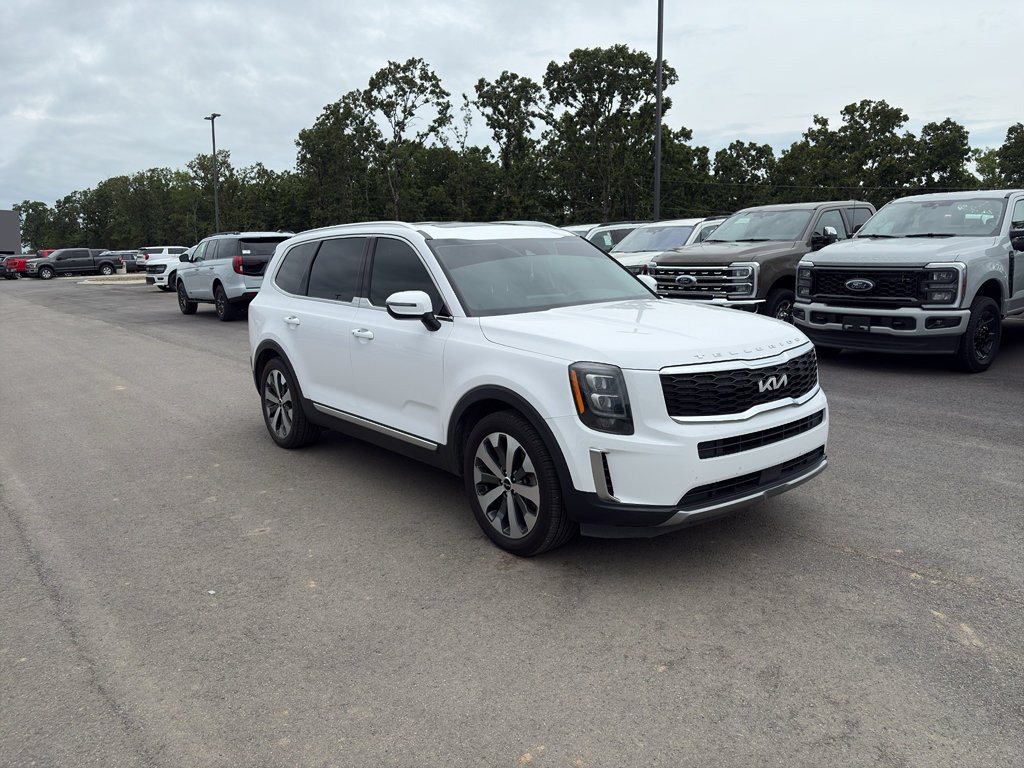 Used 2022 Kia Telluride EX w/ EX Premium Package FWD image 4