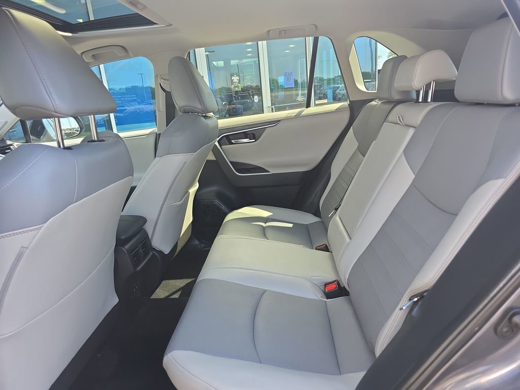 Used 2020 Toyota RAV4 Limited w/ Limited Grade Weather Package AWD/4WD image 39