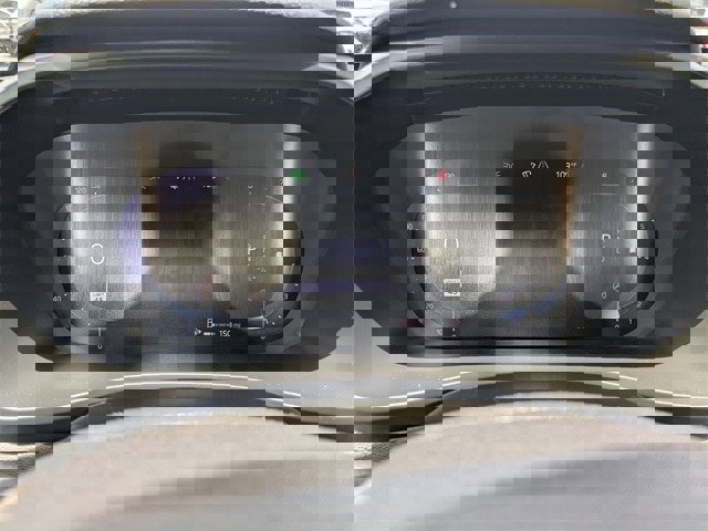 Used 2023 Volvo XC40 B5 Core image 11