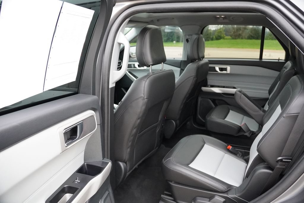 Certified 2024 Ford Explorer XLT w/ Equipment Group 202A AWD/4WD image 16