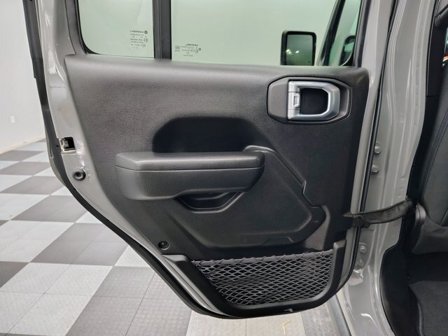 Used 2023 Jeep Wrangler Unlimited Rubicon w/ Cold Weather Group AWD/4WD image 21