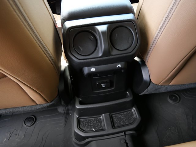 Used 2022 Jeep Wrangler Unlimited Sahara w/ Cold Weather Group AWD/4WD image 17