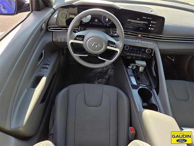 Used 2023 Hyundai Elantra SEL w/ Convenience Package image 13