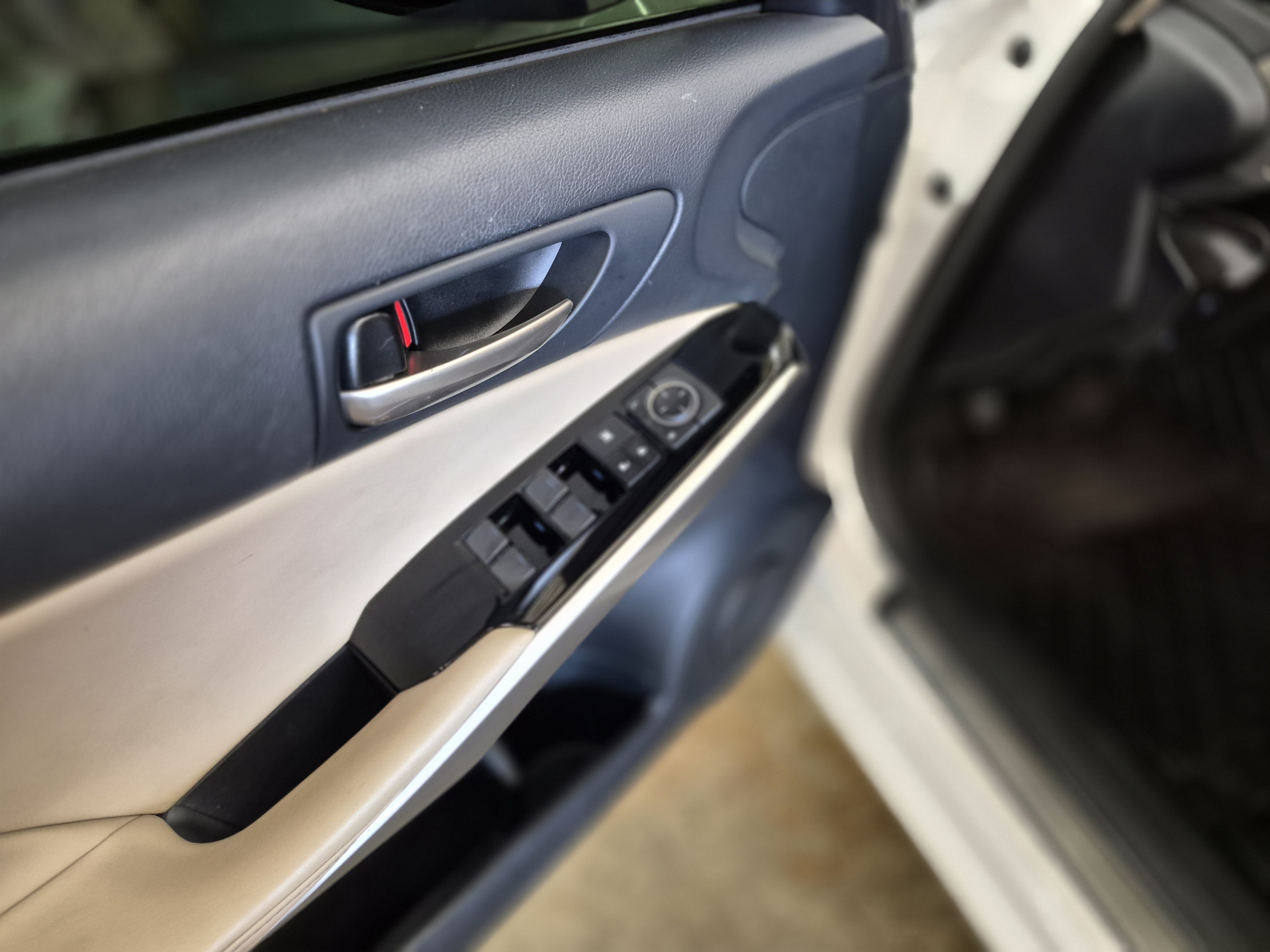 Used 2020 Lexus IS 300 w/ Accessory Package RWD image 11