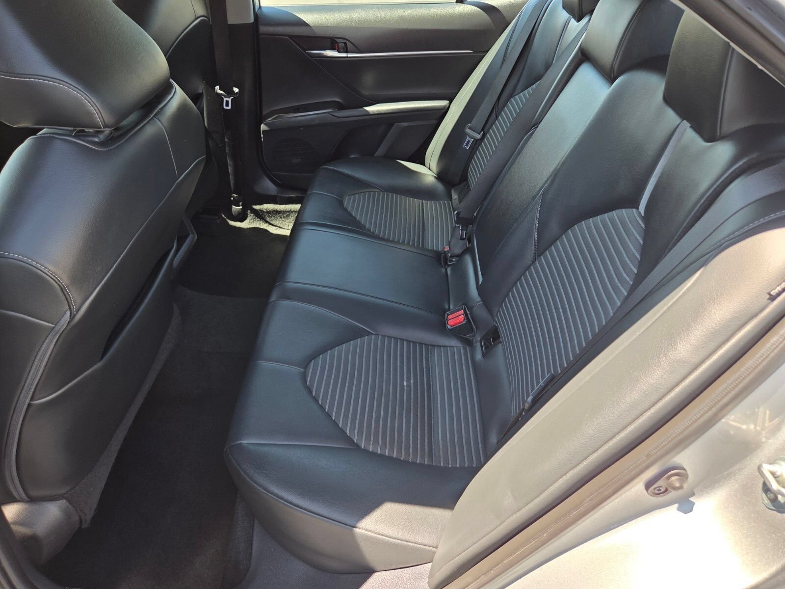 Used 2022 Toyota Camry SE FWD image 11