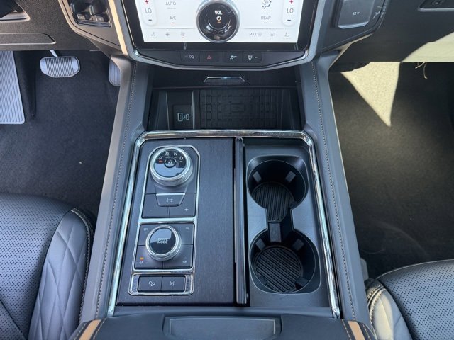 Certified 2024 Ford Expedition Platinum image 21