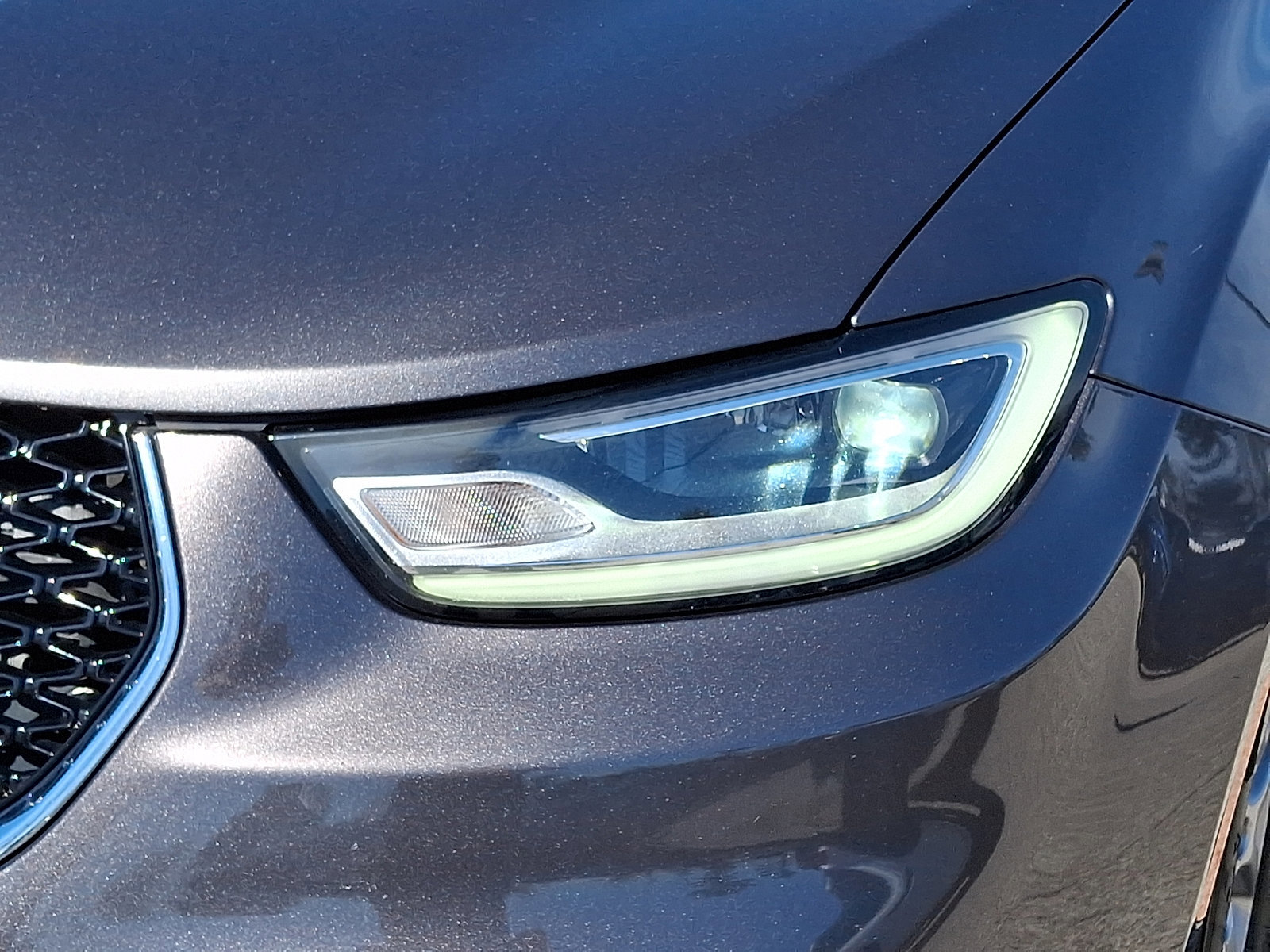 Used 2023 Chrysler Pacifica Touring-L image 12