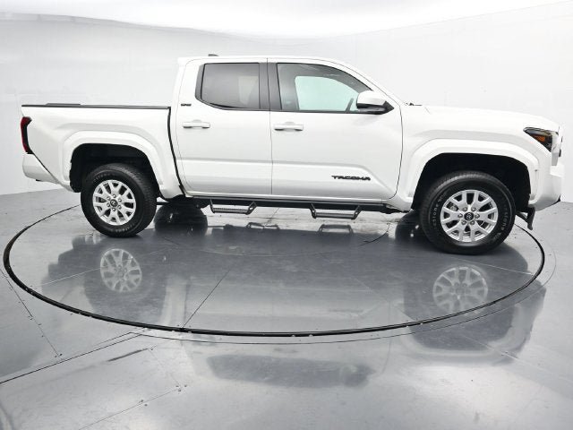 Used 2024 Toyota Tacoma SR5 AWD/4WD image 12