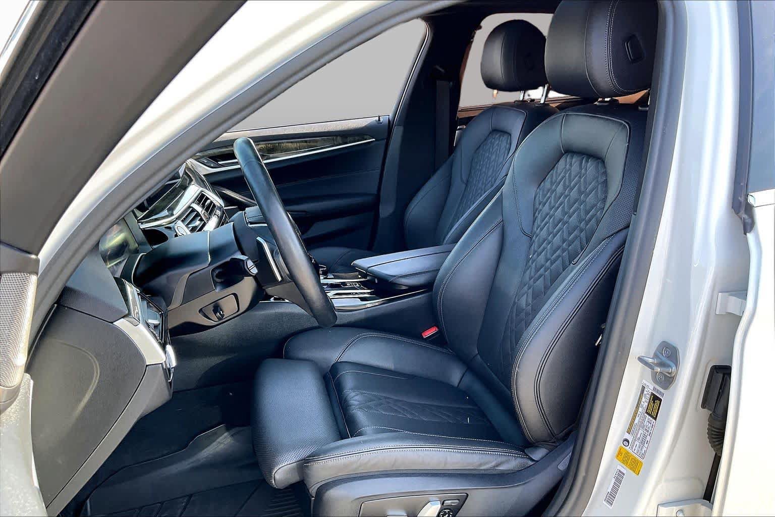Used 2022 BMW 530i w/ Executive Package RWD image 8