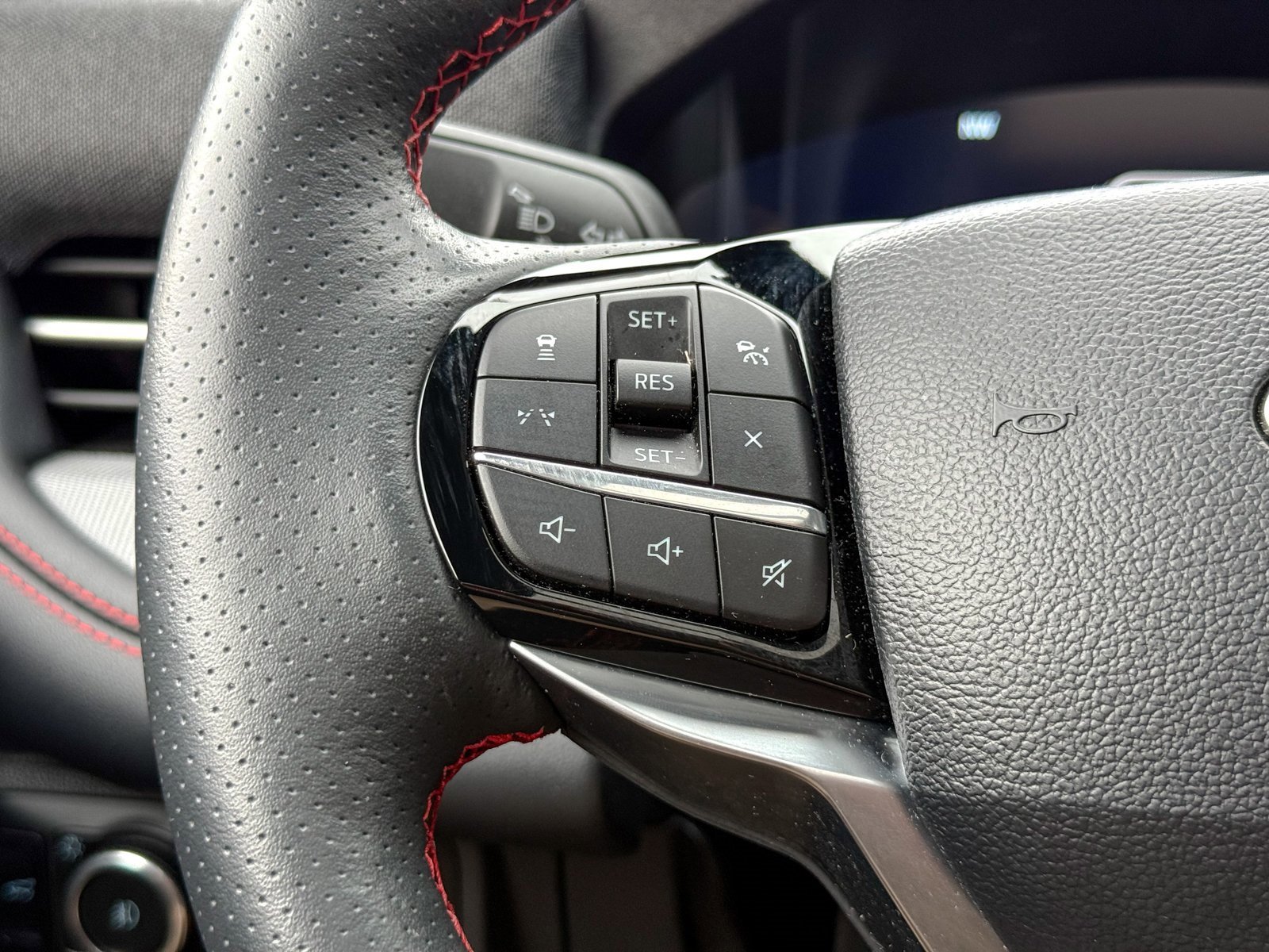 Certified 2025 Ford Explorer ST-Line w/ Premium Package image 41