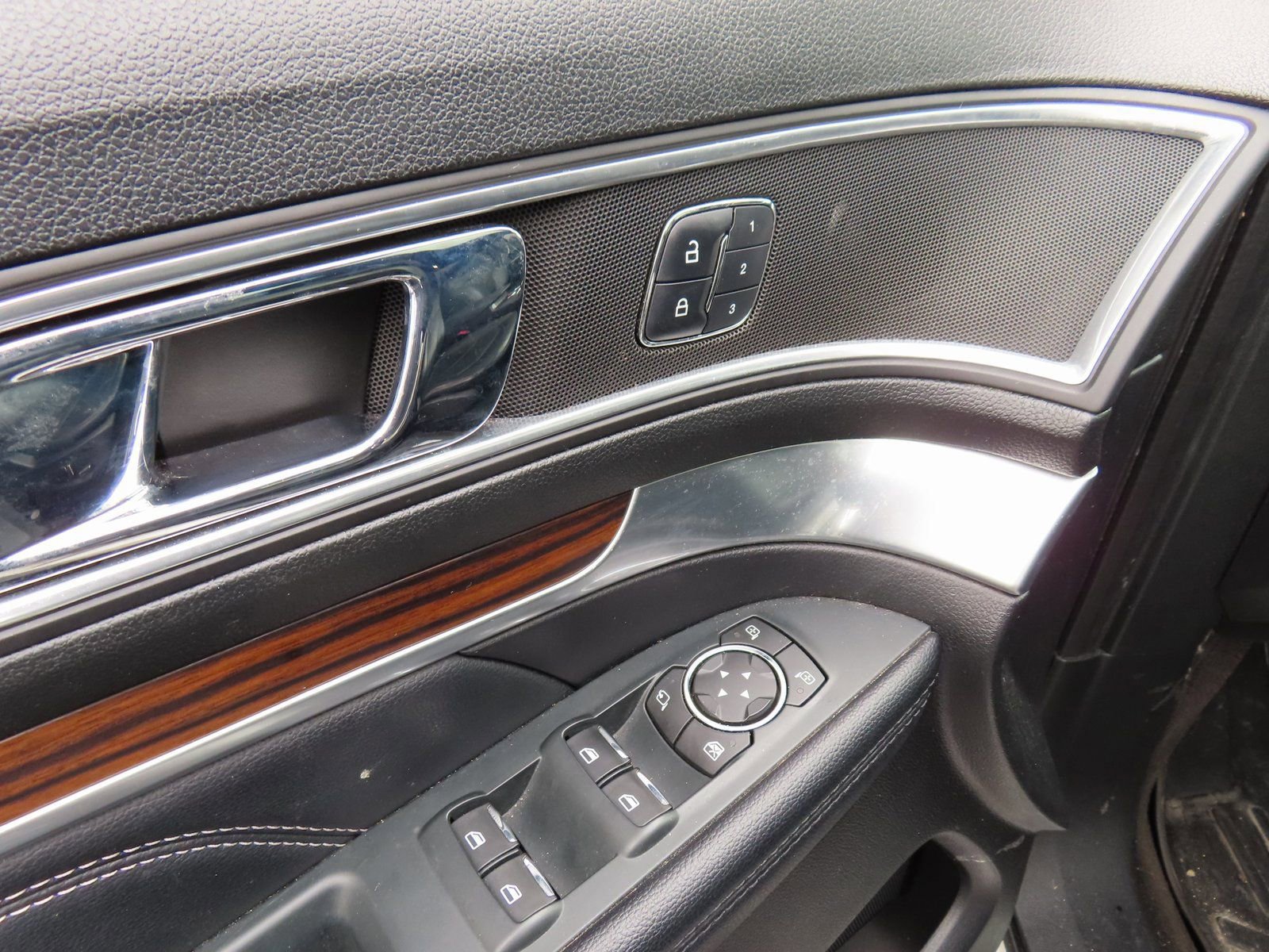 Certified 2018 Ford Explorer Limited w/ Equipment Group 301A image 10