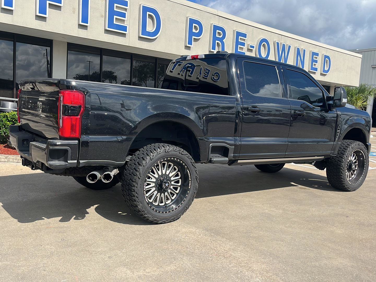 Certified 2025 Ford F250 Platinum w/ Tremor Off-Road Package AWD/4WD image 6