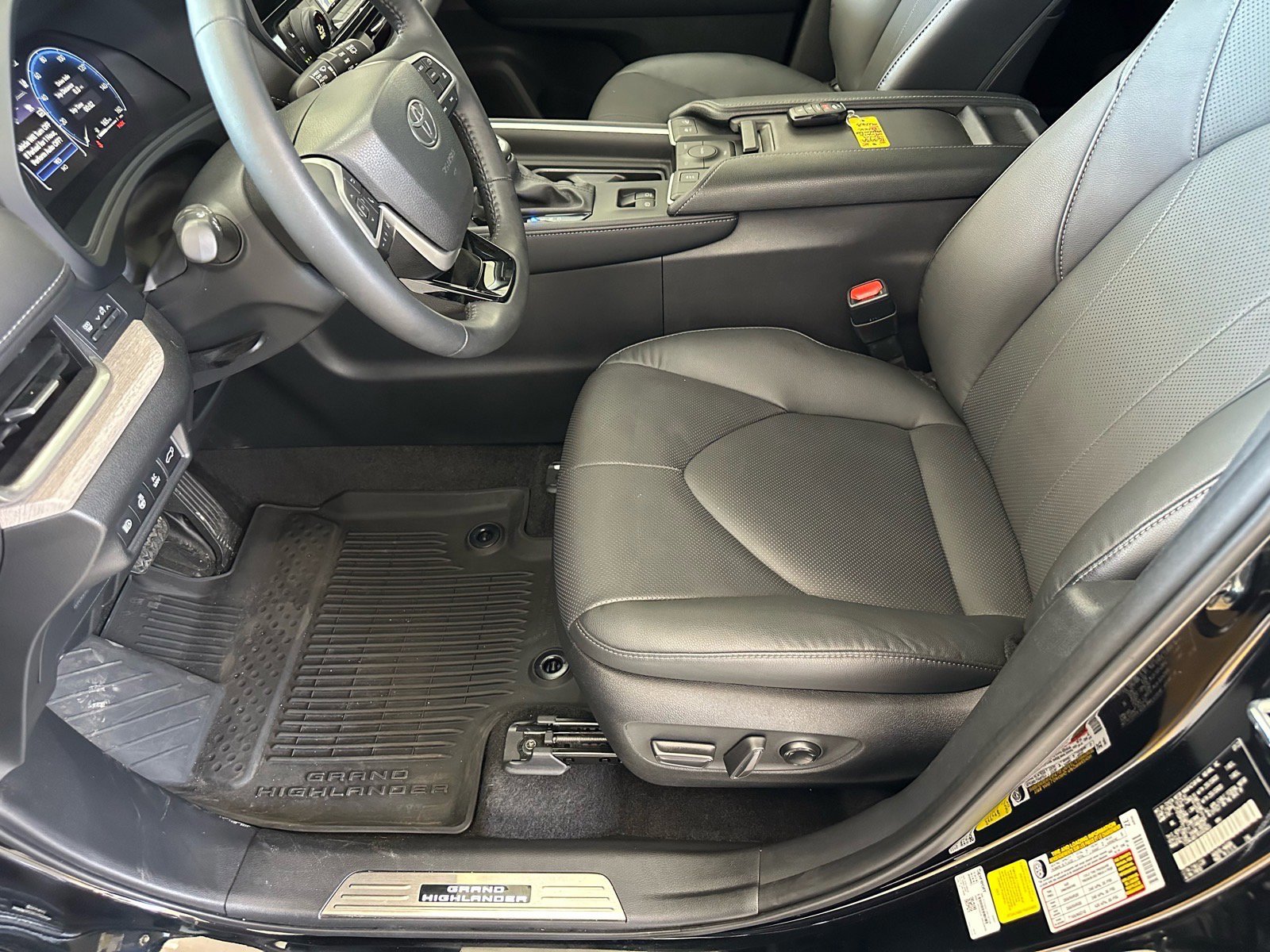 Used 2024 Toyota Grand Highlander Limited image 18