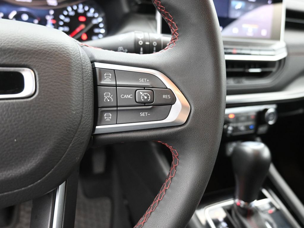 Used 2025 Jeep Compass Trailhawk AWD/4WD image 29