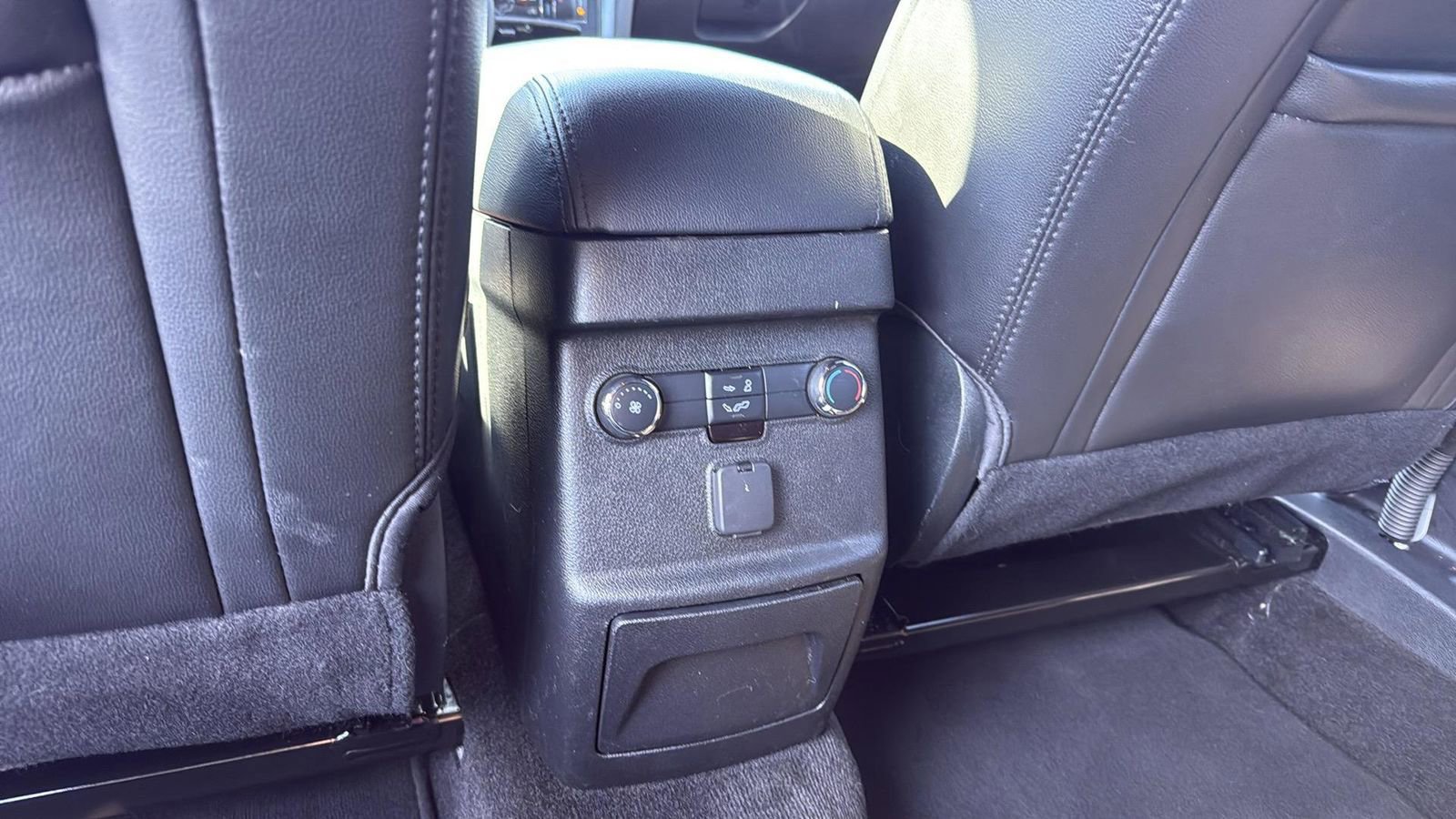 Certified 2018 Ford Explorer XLT w/ Equipment Group 202A image 28