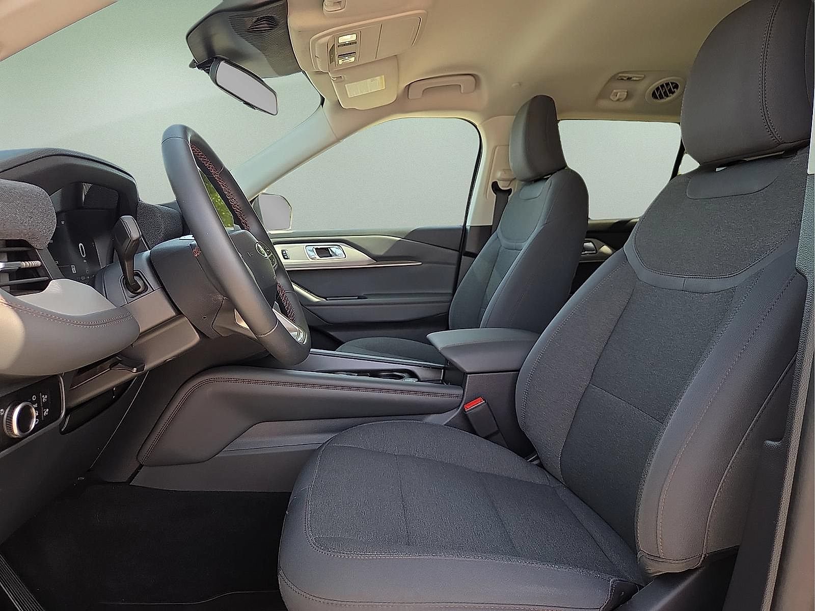 Certified 2025 Ford Explorer Active AWD/4WD image 15