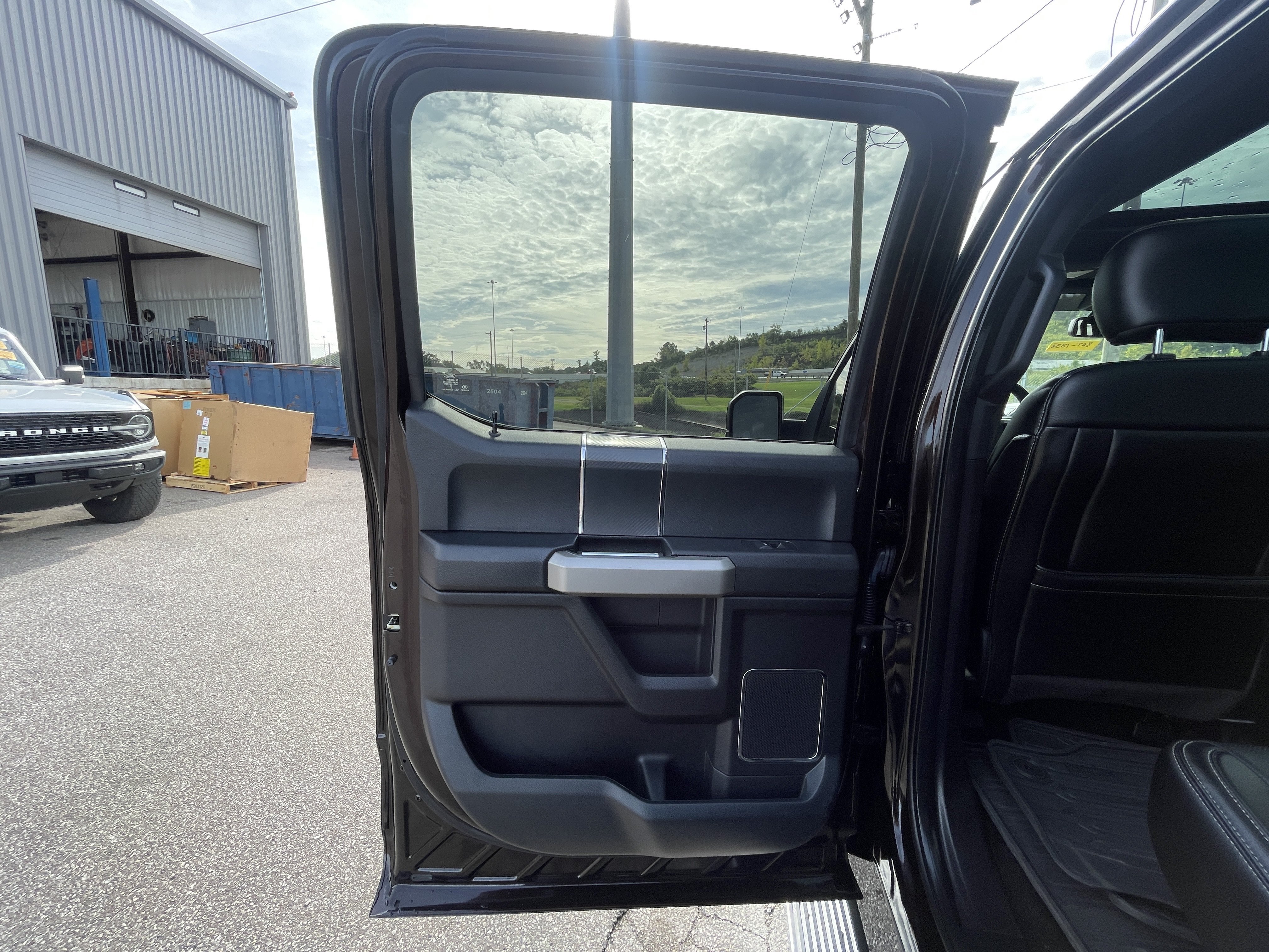 Certified 2018 Ford F150 Lariat w/ Equipment Group 502A Luxury AWD/4WD image 21