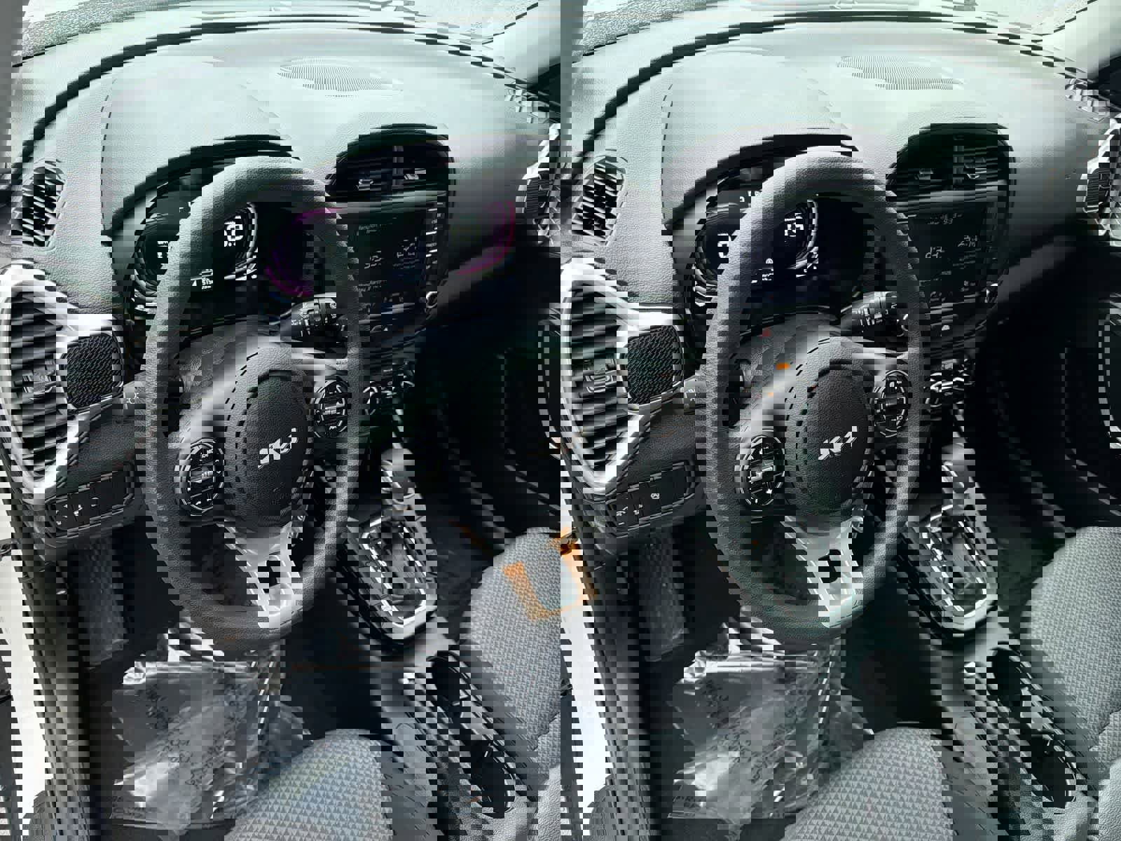 Used 2023 Kia Soul LX w/ LX Technology Package image 10