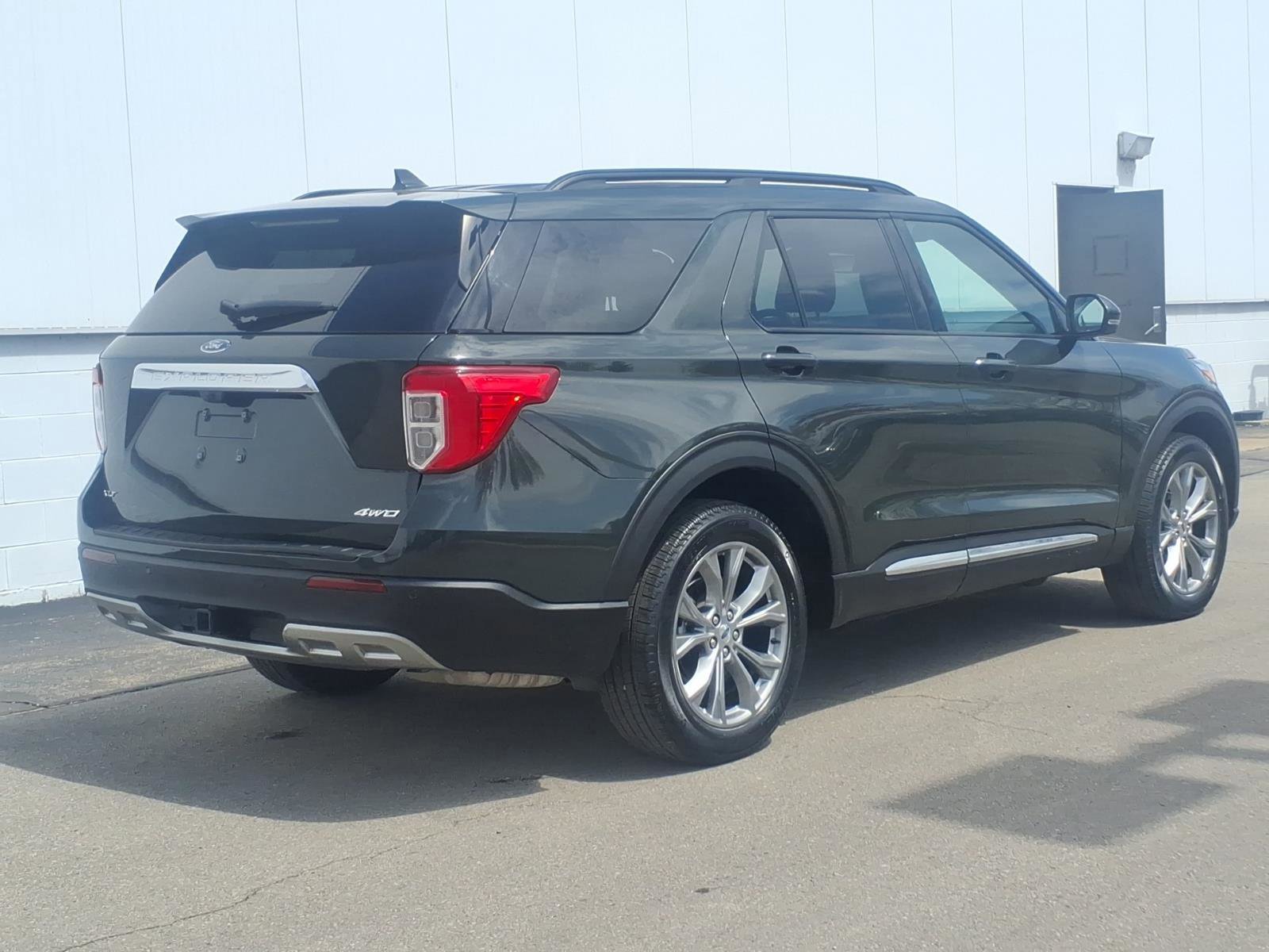 Certified 2023 Ford Explorer XLT w/ Equipment Group 202A AWD/4WD image 4