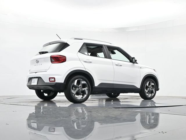 Used 2024 Hyundai Venue SEL FWD image 32
