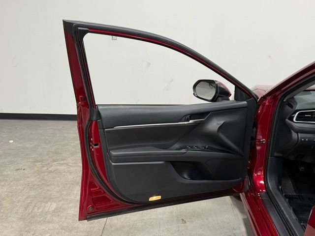 Used 2018 Toyota Camry SE w/ Moonroof Package image 12