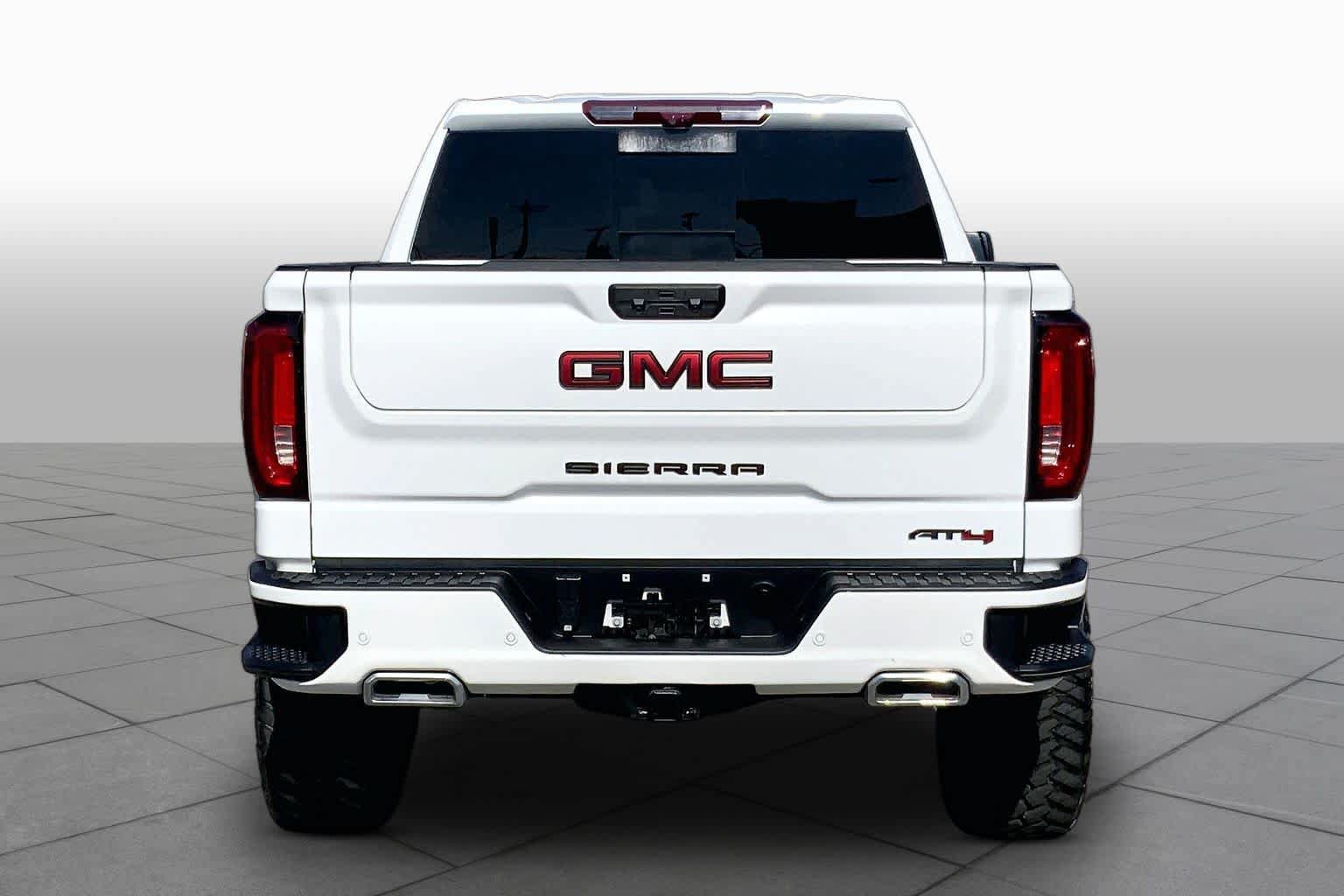 Used 2024 GMC Sierra 1500 AT4 w/ Technology Package AWD/4WD image 5