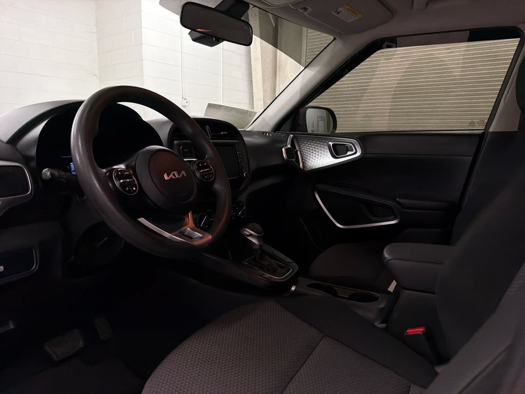 Used 2023 Kia Soul LX FWD image 6