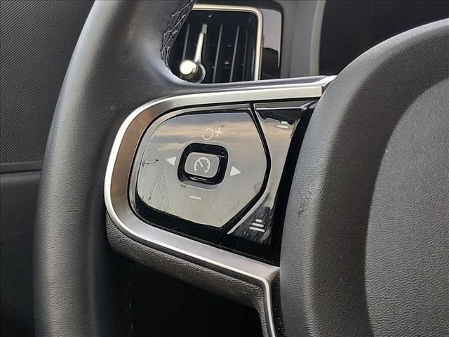 Used 2023 Volvo XC60 B5 Plus FWD image 23