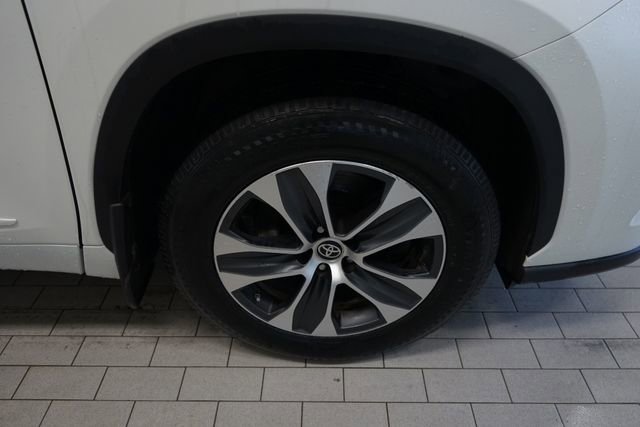 Used 2021 Toyota Highlander XLE image 15